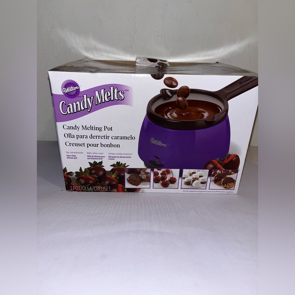 Wilton Candy Melts  Candy Melting Pot Heat-Resistant Handle